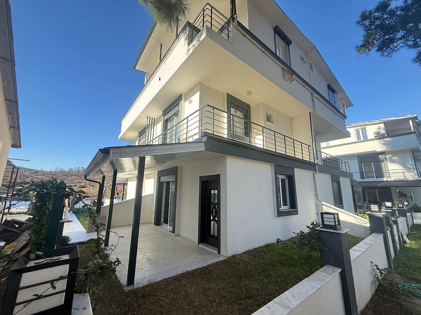 2+1 Brandneues Duplex-Sommerhaus Mit Garten Zum Verkauf In Payamlı, Seferihisar