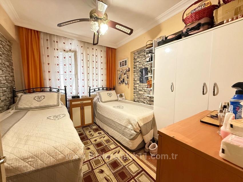 2+1 Wohnung Zum Verkauf Im Zentrum Von Seferihisar Ürkmez, 80 M2, 200 M Vom Meer Entfernt.