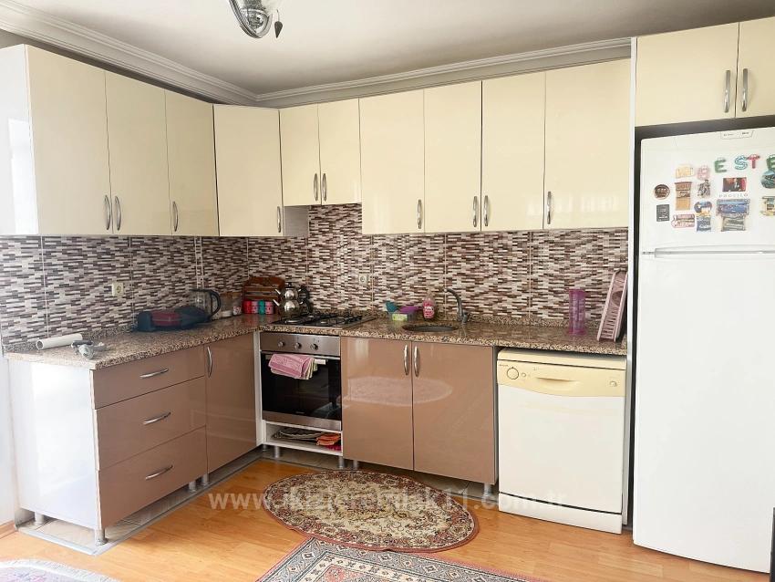 Großzügige 2+1-Zimmer-Wohnung Im Mittleren Stockwerk Im Zentrum Von Ürkmez, Seferihisar, Zu Verkaufen
