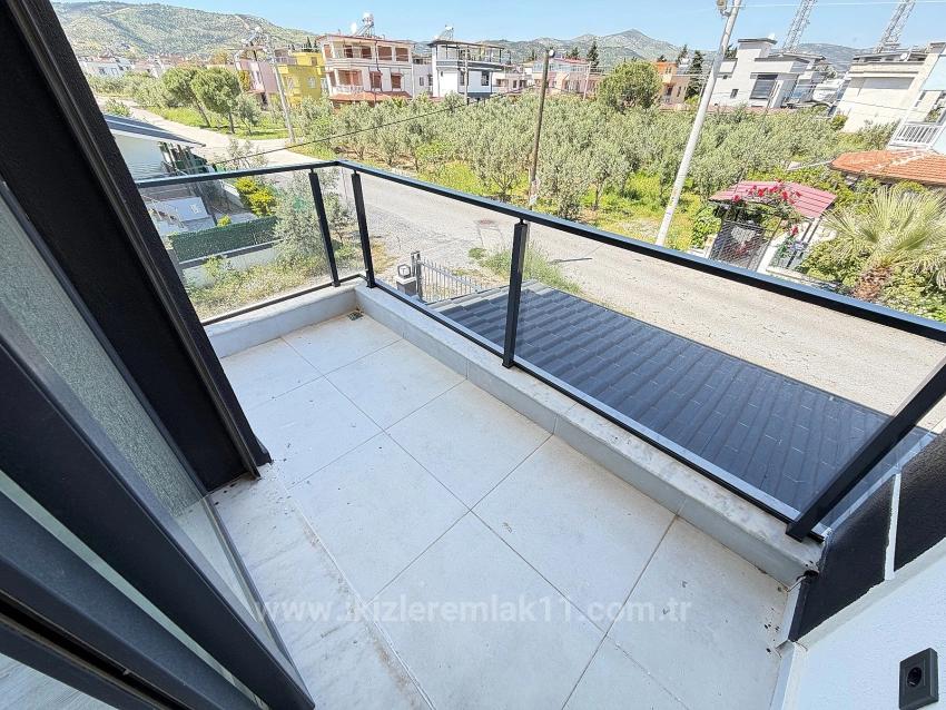 Brandneue 3+1-Zimmer-Villa Mit Großzügigem Garten In Meeresnähe In Doğanbey, Seferihisar Zu Verkaufen