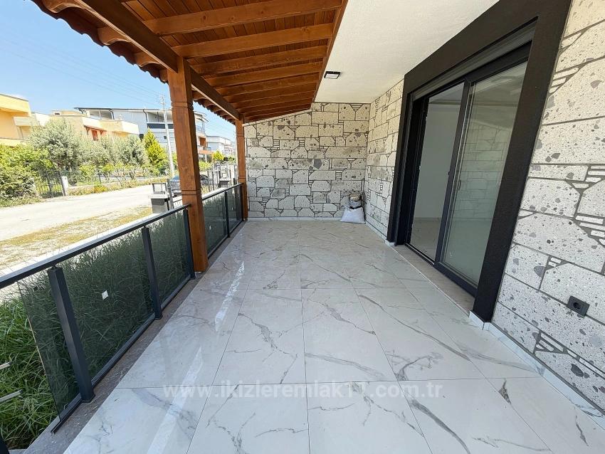 Brandneue 3+1-Zimmer-Villa Mit Großzügigem Garten In Meeresnähe In Doğanbey, Seferihisar Zu Verkaufen