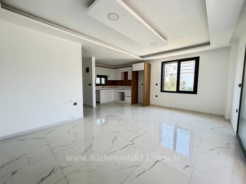 Brandneue 3+1-Zimmer-Villa Mit Großzügigem Garten In Meeresnähe In Doğanbey, Seferihisar Zu Verkaufen