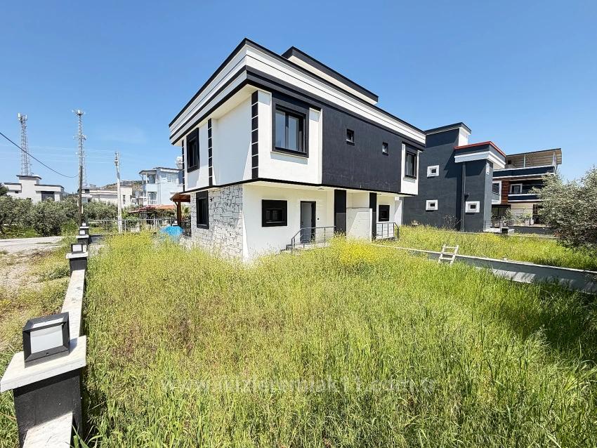 Brandneue 3+1-Zimmer-Villa Mit Großzügigem Garten In Meeresnähe In Doğanbey, Seferihisar Zu Verkaufen