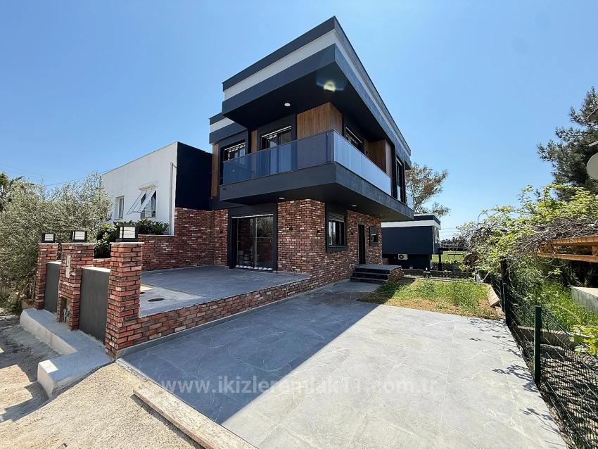Brandneue, Freistehende 3+1-Villa Zum Verkauf In Doğanbey, Seferihisar.