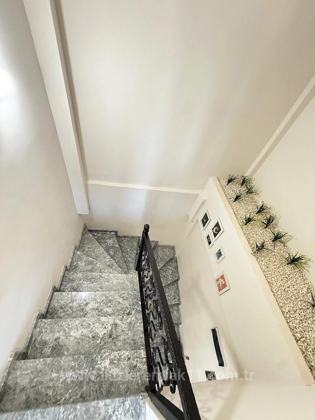 2+1 Voll Möblierte Villa Mit Garten In Doğanbey, Seferihisar Zu Verkaufen