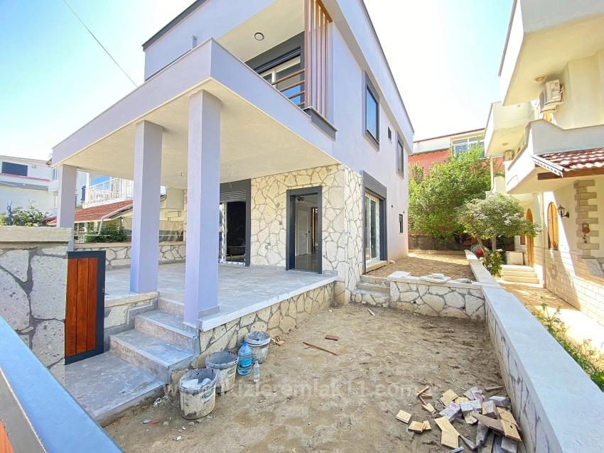 Brandneue, Freistehende Luxusvilla Mit 3 Schlafzimmern Und Einem Zusätzlichen Zimmer In Doğanbey, Seferihisar, Zu Verkaufen.