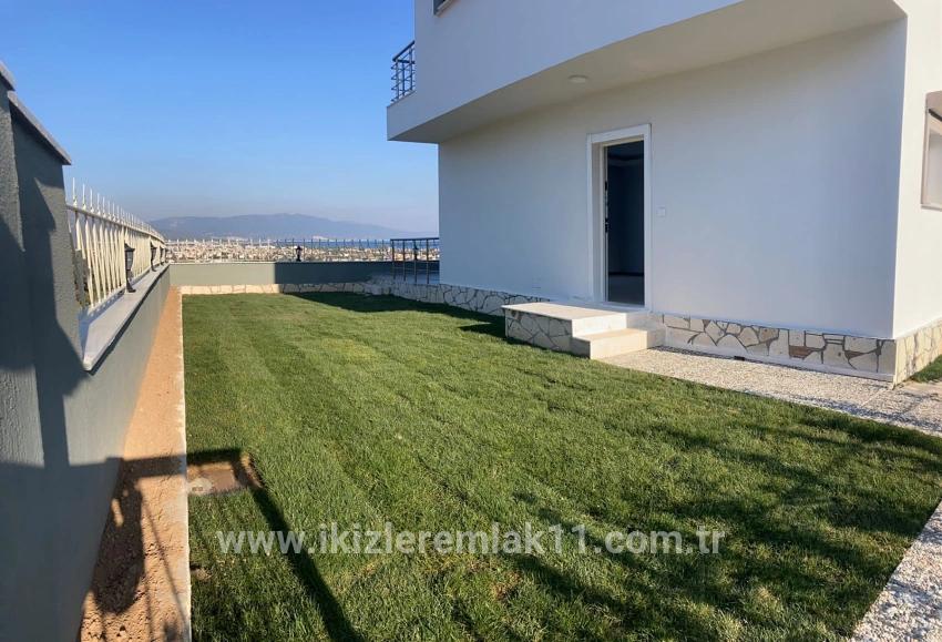 2+1-Zimmer Villa Zu verkaufen in Atatürk Bz. Seferihisar Doğanbey - 150 m²