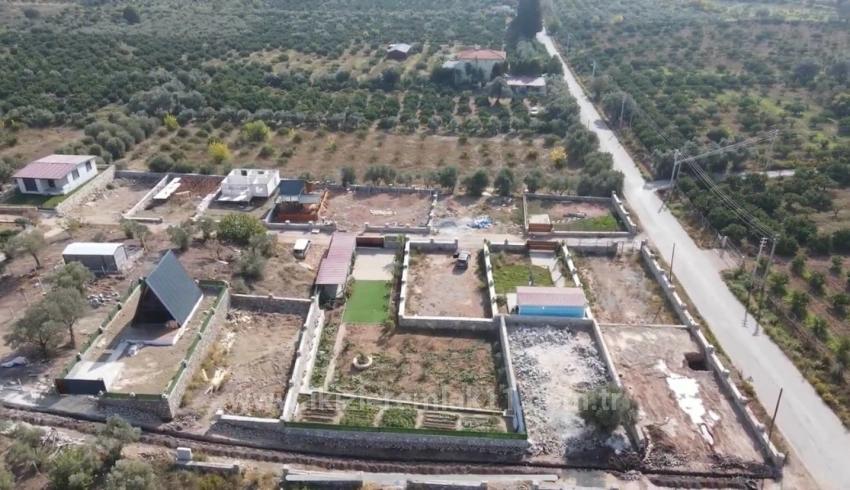 300 M2 Großes Grundstück Zum Verkauf In Seferihisar Doğanbey Kavakdere.