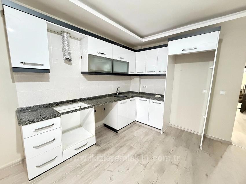 1+1 Erdgeschosswohnung In Ürkmez, 100 Meter Vom Meer Entfernt, Von İkizler.