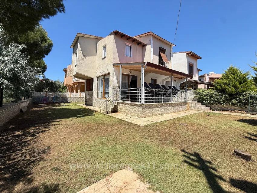 In Seferihisar Doğanbey Zu Verkaufen 3+1 Mit Meer 50M Gartenvilla