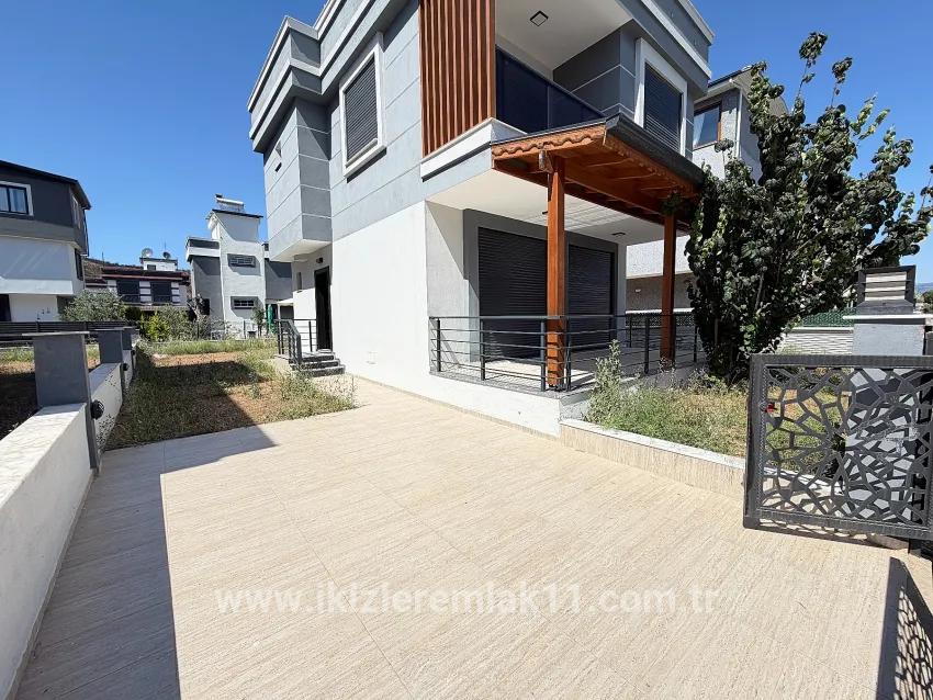 3+1-Zimmer Villa Zu verkaufen in Cumhuriyet Bz. Seferihisar Doğanbey - 300 m²