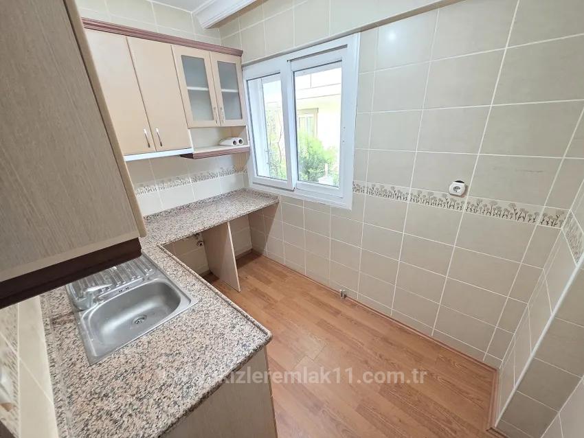 Zum Verkauf - Unabhängige Wohnung Mit Garten - In Gümüldür - 200 Mt Vom Meer Entfernt
