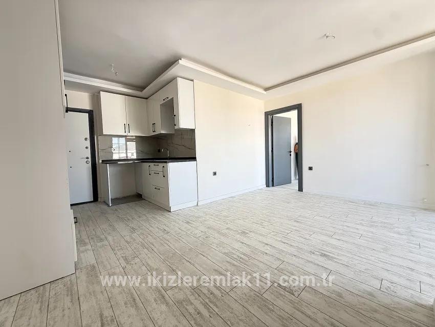 1+1-Zimmer Appartement Zu verkaufen in Cumhuriyet Bz. Seferihisar Doğanbey - 60 m²