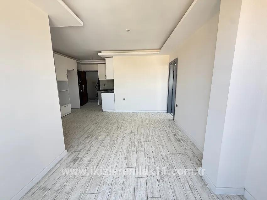1+1-Zimmer Appartement Zu verkaufen in Cumhuriyet Bz. Seferihisar Doğanbey - 60 m²