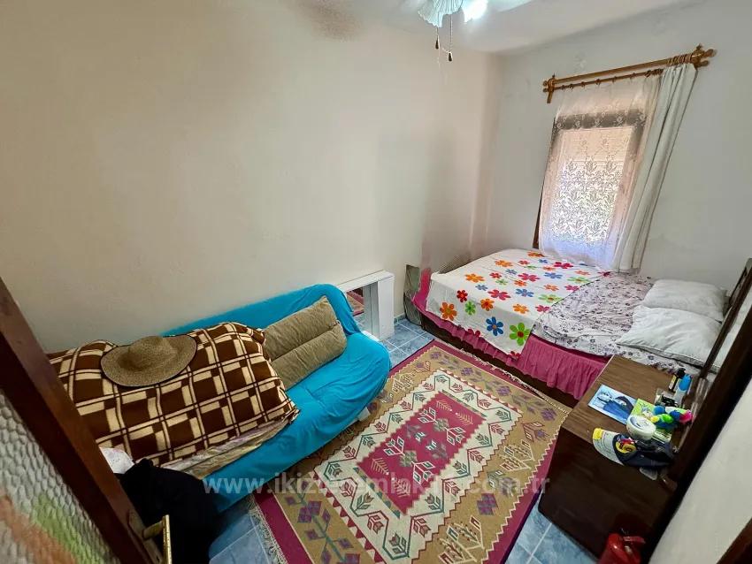 In Doğanbey Einem Zu-Verkauf-Stehenden Zwischen-Geschoss 2+1 Zur Meer-Seite 70 Metre² Wohnung