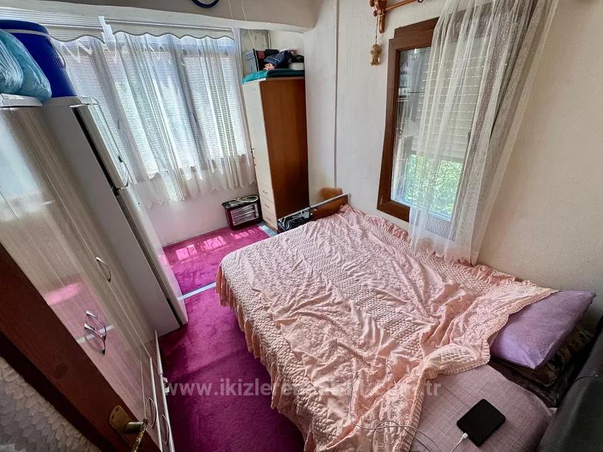 In Doğanbey Einem Zu-Verkauf-Stehenden Zwischen-Geschoss 2+1 Zur Meer-Seite 70 Metre² Wohnung