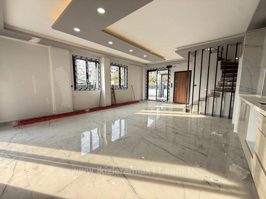 3+1 Freistehende Villa Mit Garten Zum Verkauf Im Seferihisar Doğanbey Center