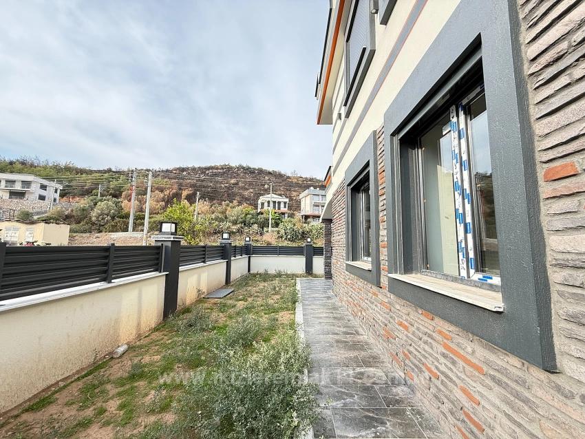 3+1 Freistehende Villa Mit Garten Zum Verkauf Im Seferihisar Doğanbey Center