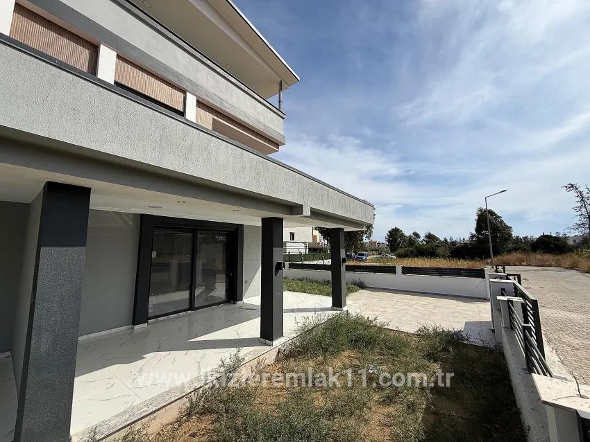 3+1-Zimmer Villa Zu verkaufen in Cumhuriyet Bz. Seferihisar Doğanbey - 180 m²