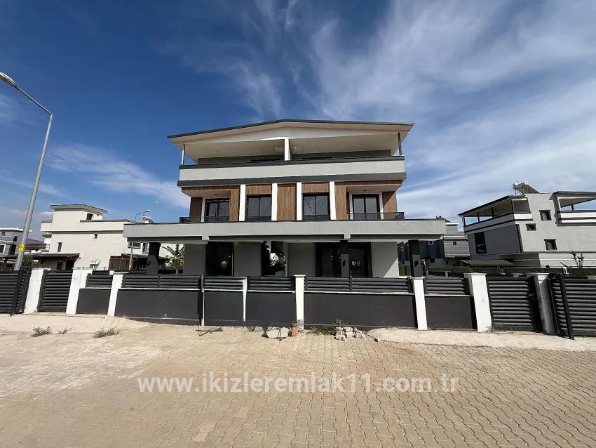 3+1-Zimmer Villa Zu verkaufen in Cumhuriyet Bz. Seferihisar Doğanbey - 180 m²