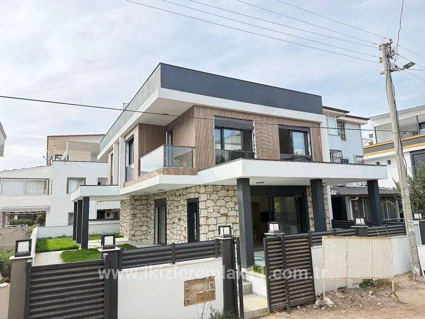 3+1-Zimmer Sommerhaus Zu verkaufen in Cumhuriyet Bz. Seferihisar Doğanbey - 180 m²