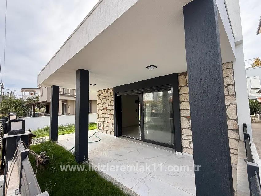 3+1-Zimmer Sommerhaus Zu verkaufen in Cumhuriyet Bz. Seferihisar Doğanbey - 180 m²