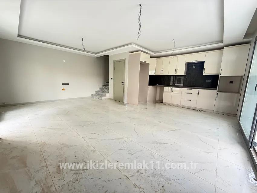 3+1-Zimmer Sommerhaus Zu verkaufen in Cumhuriyet Bz. Seferihisar Doğanbey - 180 m²