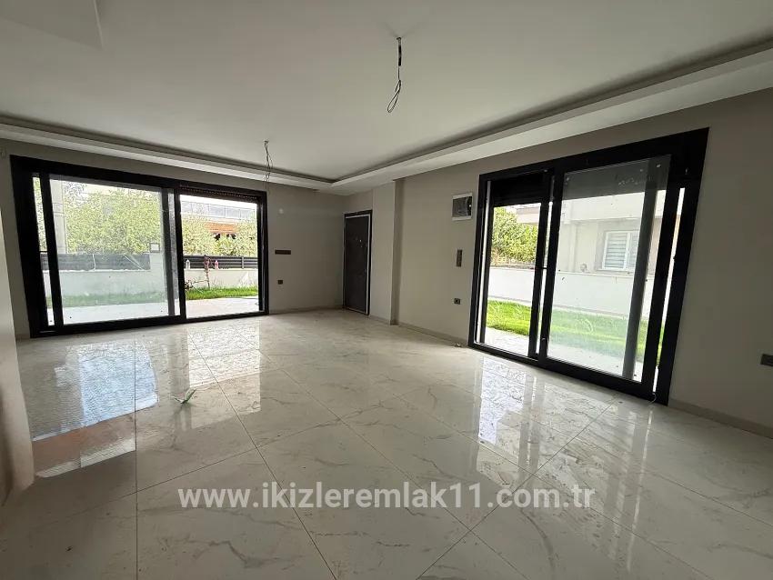 3+1-Zimmer Sommerhaus Zu verkaufen in Cumhuriyet Bz. Seferihisar Doğanbey - 180 m²