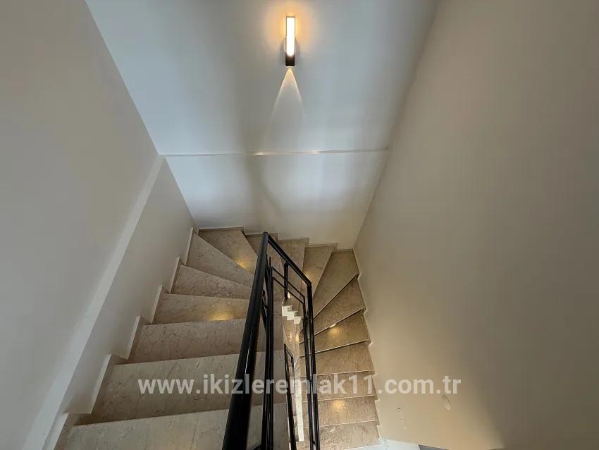 3+1-Zimmer Villa Zu verkaufen in Gümüldür Cumhuriyet Bz. Menderes Gümüldür - 180 m²
