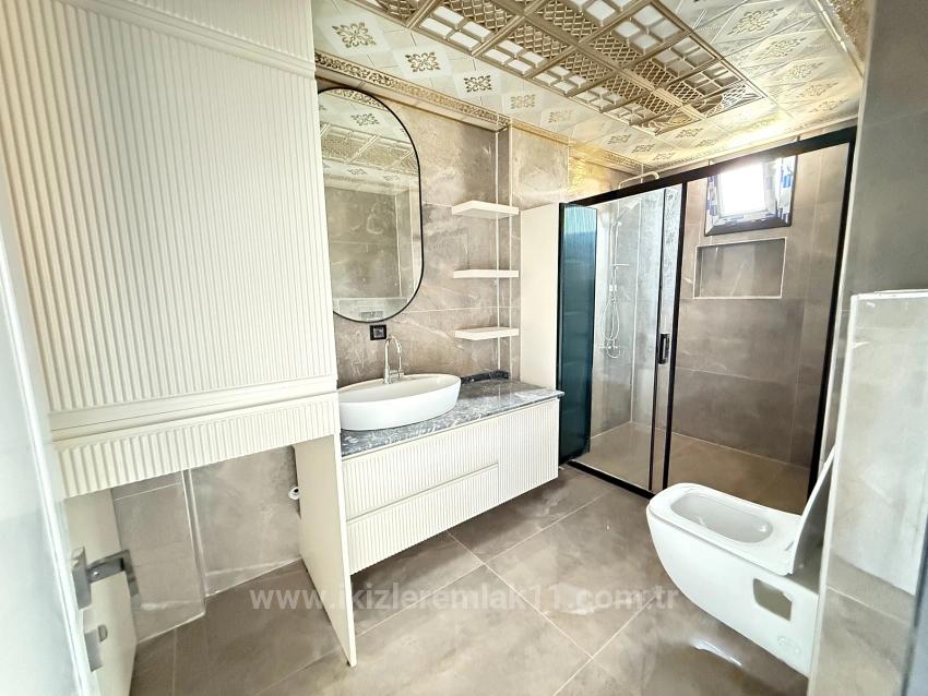 Freistehende Villa Mit 3+1 Schlafzimmern Und Brandneuem Garten In Seferihisar Doğanbey Zu Verkaufen