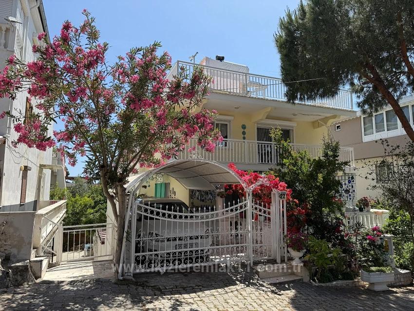 3+1 Gartenapartment In Ürkmez Zu Verkaufen, 250 Meter Vom Meer Entfernt, Erschwinglicher Preis