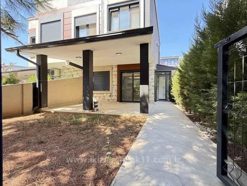 Luxuriöse 3 + 1-Maisonette-Villa Zum Verkauf Im Zentrum Von Seferihisar Ürkmez