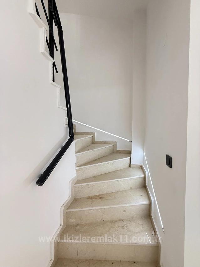 Luxuriöse 3 + 1-Maisonette-Villa Zum Verkauf Im Zentrum Von Seferihisar Ürkmez