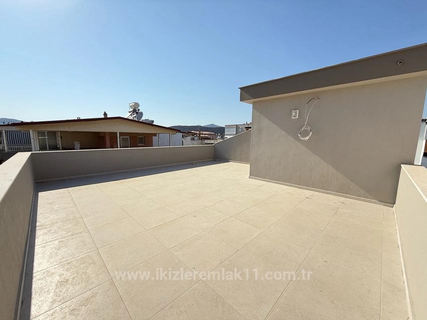 Brandneues Luxus-Sommerhaus Mit 3+1 Bädern In Seferihisar Doganbey Zu Verkaufen