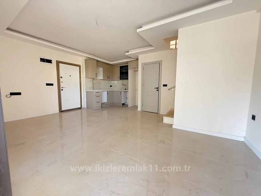 Brandneues Luxus-Sommerhaus Mit 3+1 Bädern In Seferihisar Doganbey Zu Verkaufen