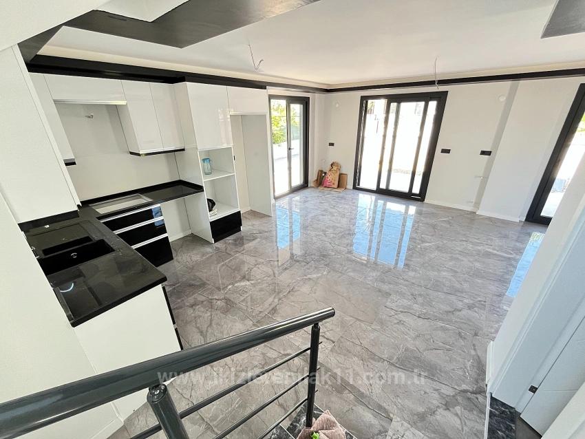 Freistehende Villa Mit 3 Schlafzimmern Und Einem Zusätzlichen Zimmer (Elternschlafzimmer) Auf Einem 390 M² Großen Garten In Seferihisar Doganbey Zu Verkaufen