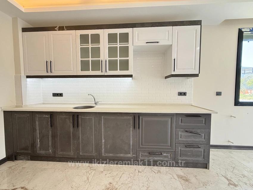 2+1-Maisonette-Sommerhaus Mit Großem Garten Und Meerblick In Seferihisar Doğanbey Zu Verkaufen