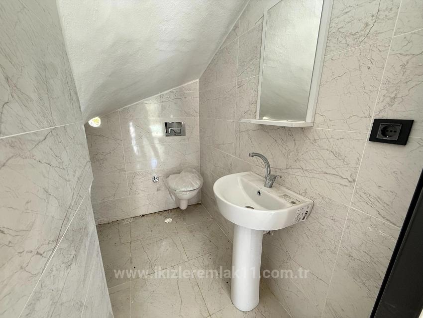 2+1-Maisonette-Sommerhaus Mit Großem Garten Und Meerblick In Seferihisar Doğanbey Zu Verkaufen