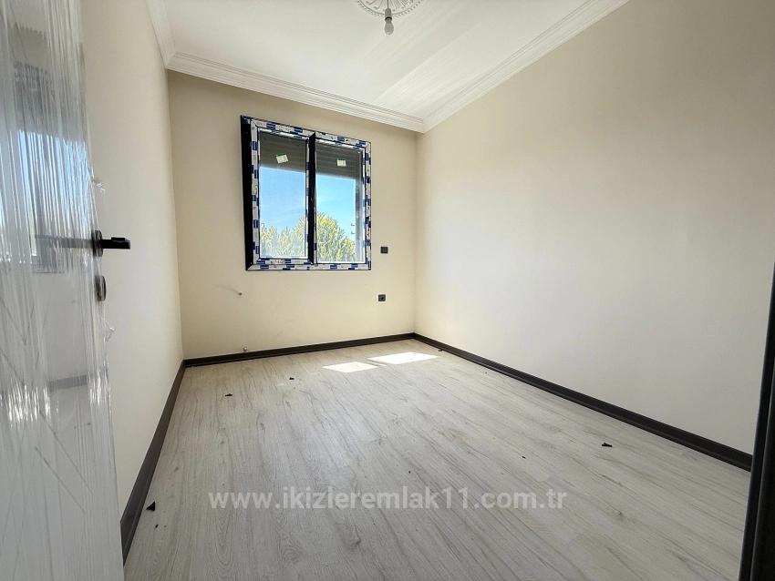 2+1-Maisonette-Sommerhaus Mit Großem Garten Und Meerblick In Seferihisar Doğanbey Zu Verkaufen