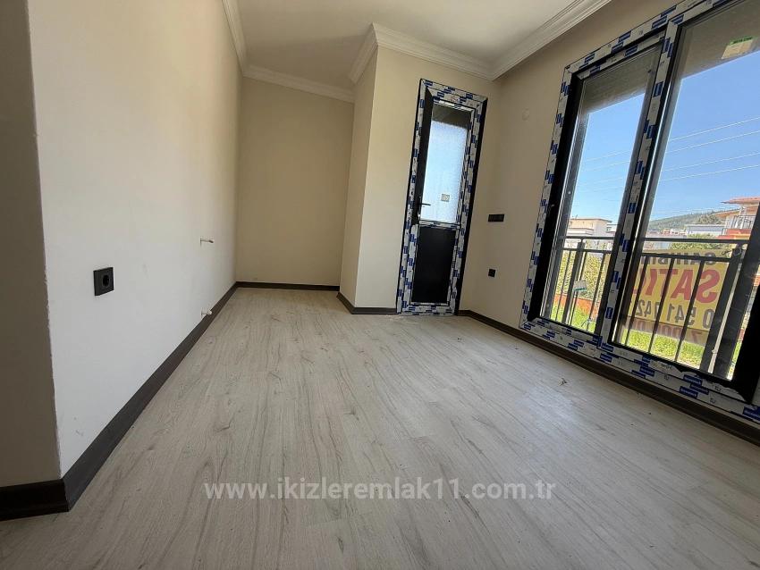 2+1-Maisonette-Sommerhaus Mit Großem Garten Und Meerblick In Seferihisar Doğanbey Zu Verkaufen