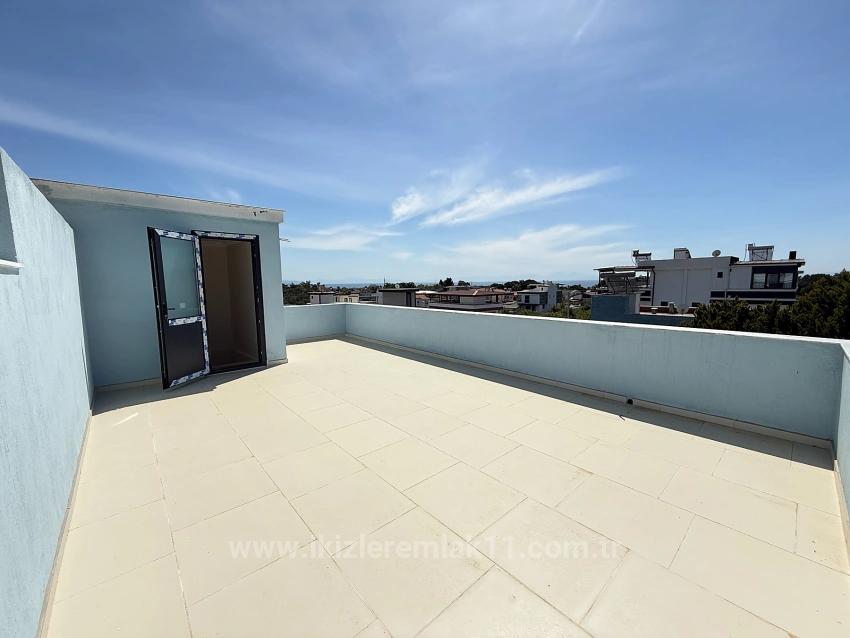 2+1-Maisonette-Sommerhaus Mit Großem Garten Und Meerblick In Seferihisar Doğanbey Zu Verkaufen