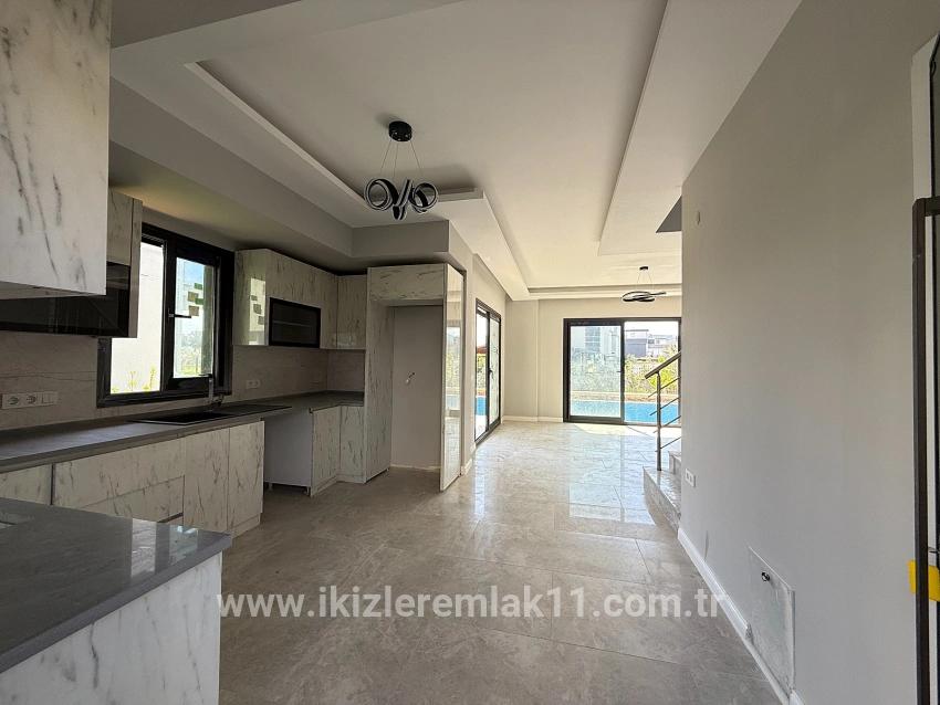 3+1-Zimmer Einfamilienhaus Zu verkaufen in Cumhuriyet Bz. Seferihisar Doğanbey - 170 m²