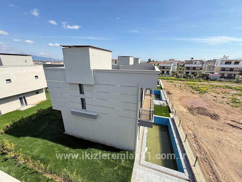 3+1-Zimmer Einfamilienhaus Zu verkaufen in Cumhuriyet Bz. Seferihisar Doğanbey - 170 m²