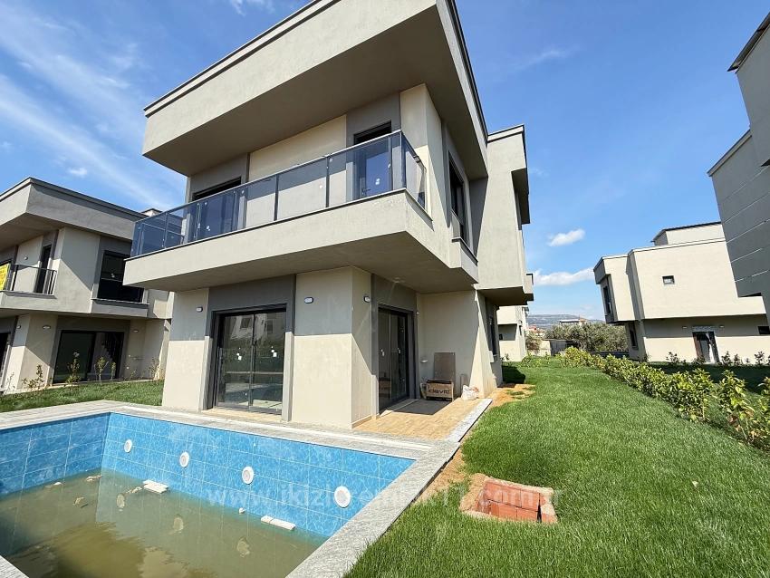 3+1-Zimmer Einfamilienhaus Zu Verkaufen in Cumhuriyet Bz. Seferihisar Doğanbey - 170 m²