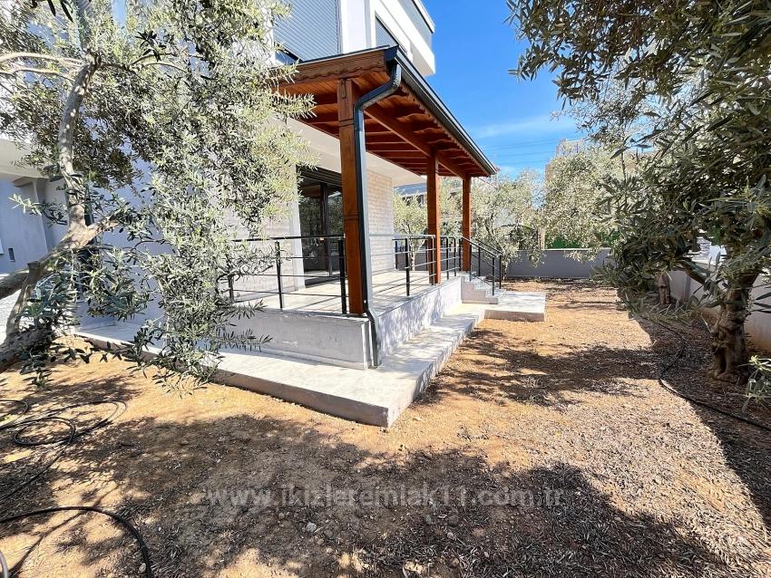 3+1-Zimmer Villa Zu verkaufen in Cumhuriyet Bz. Seferihisar Doğanbey - 180 m²