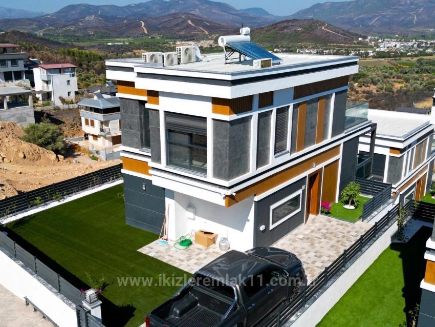 Freistehendes Einfamilienhaus In Seferihisar Doğanbey Mit Großem Garten Und Panoramablick Auf Das Meer Zu Verkaufen