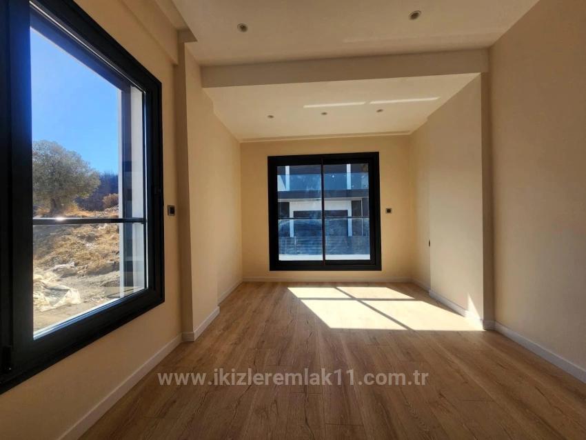 Freistehendes Einfamilienhaus In Seferihisar Doğanbey Mit Großem Garten Und Panoramablick Auf Das Meer Zu Verkaufen