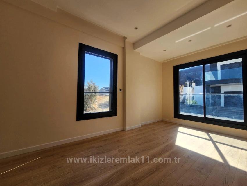 Freistehendes Einfamilienhaus In Seferihisar Doğanbey Mit Großem Garten Und Panoramablick Auf Das Meer Zu Verkaufen