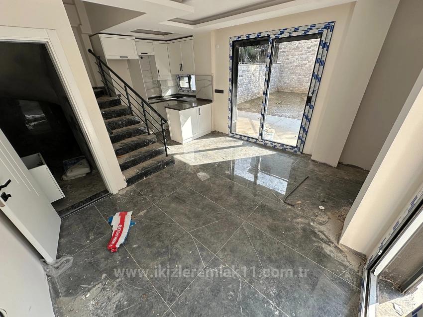 3+1 Maisonette-Villa Mit Neuem Garten Zum Verkauf Im Zentrum Von Seferihisar Ürkmez