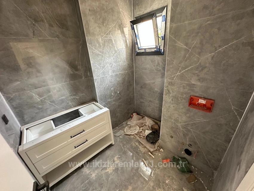 2+1 Brandneue Maisonette-Villa Mit Garten Zum Verkauf Im Zentrum Von Seferihisar Ürkmez